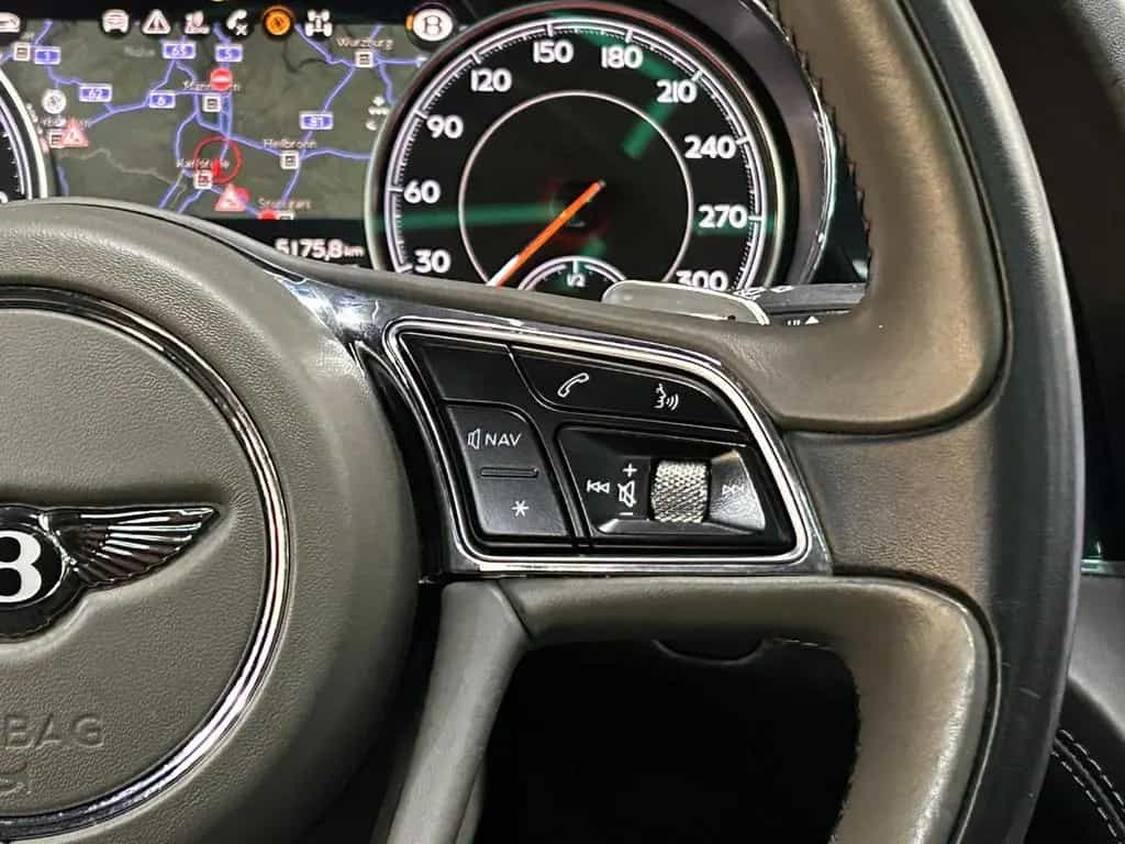 Bentley Bentayga V8 D PANO+NAVI+LED+SHZ+HEAD+ACC+360+22" 02/2017-photo-17