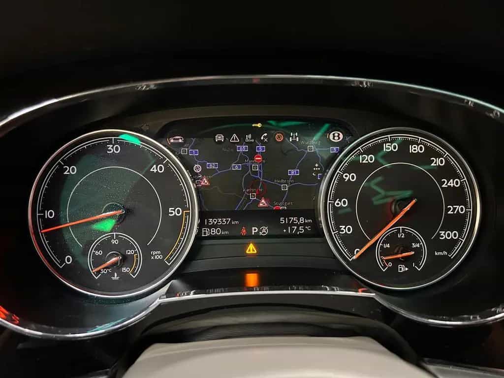 Bentley Bentayga V8 D PANO+NAVI+LED+SHZ+HEAD+ACC+360+22" 02/2017-photo-19