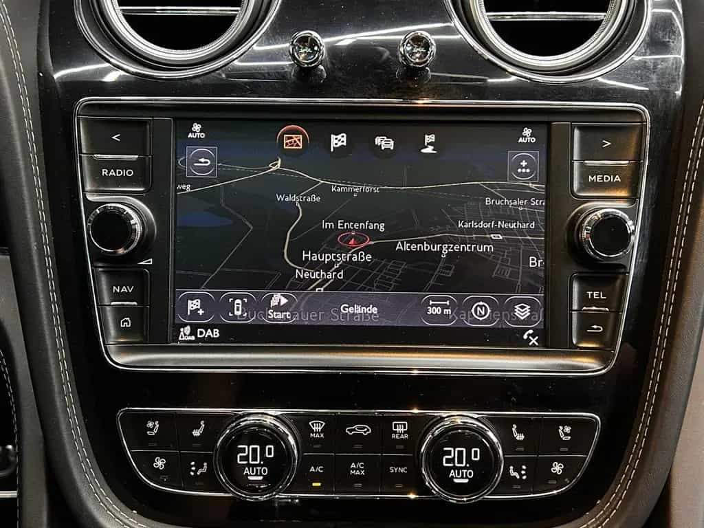 Bentley Bentayga V8 D PANO+NAVI+LED+SHZ+HEAD+ACC+360+22" 02/2017-photo-21