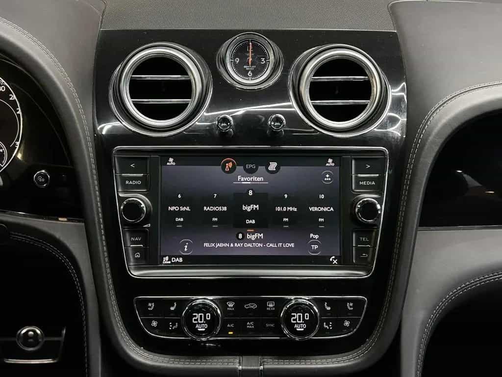 Bentley Bentayga V8 D PANO+NAVI+LED+SHZ+HEAD+ACC+360+22" 02/2017-photo-22