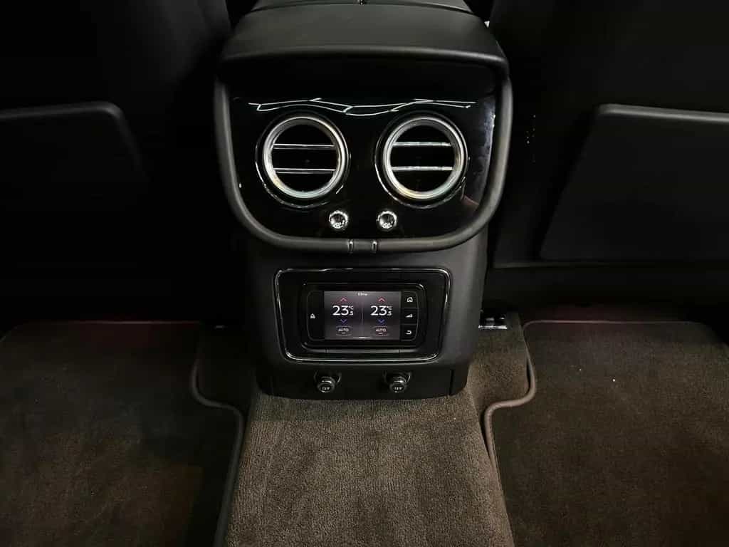 Bentley Bentayga V8 D PANO+NAVI+LED+SHZ+HEAD+ACC+360+22" 02/2017-photo-24