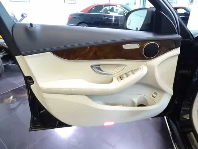 Mercedes-Benz C 180 Luxury TLeder Navi PDC SHZ AHK erst72765KM 01/2018-photo-23
