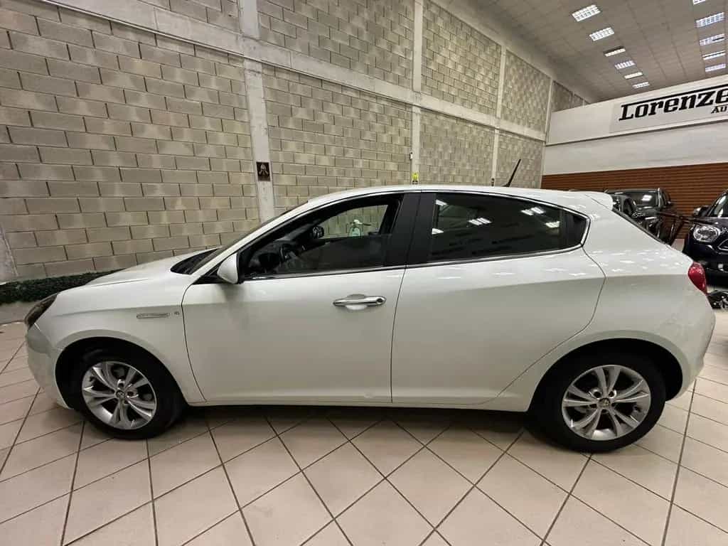 Alfa Romeo Giulietta 1.6 JTD -CERTIFICATA FATTUR 09/2011-photo-1