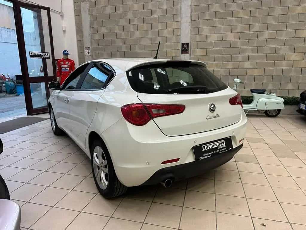 Alfa Romeo Giulietta 1.6 JTD -CERTIFICATA FATTUR 09/2011-photo-2