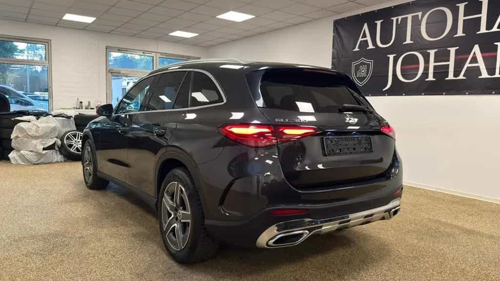 Mercedes-Benz GLC 300 4Matic AMG Line  PANORAMA 03/2023-photo-3