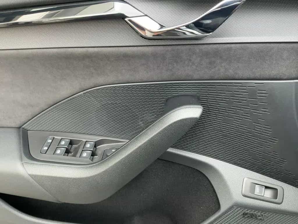 Skoda Octavia Combi RS plus EDITION MATRIX+AHK+STDHZG 02/2023-photo-16