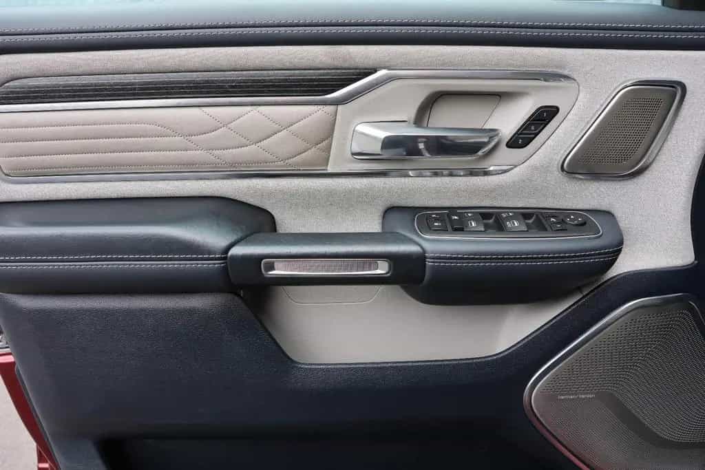 Dodge RAM 1500 5.7 4x4/ACC/HUD/360/H&K/Luftfederung/22 01/2024-photo-33