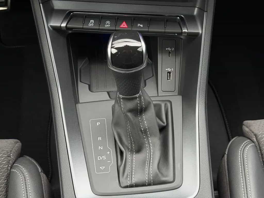 Audi Q3 40 TDI quattro S-LINE Leder AHK StdHzg. 360° 06/2019-photo-21