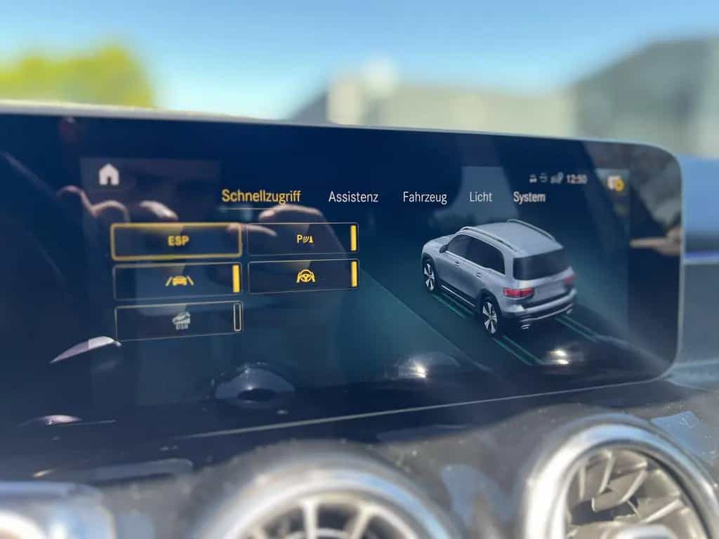 Mercedes-Benz GLB 250 AMG*4Matic*MBGarantie*360°*Distro*Pano* 11/2020-photo-14