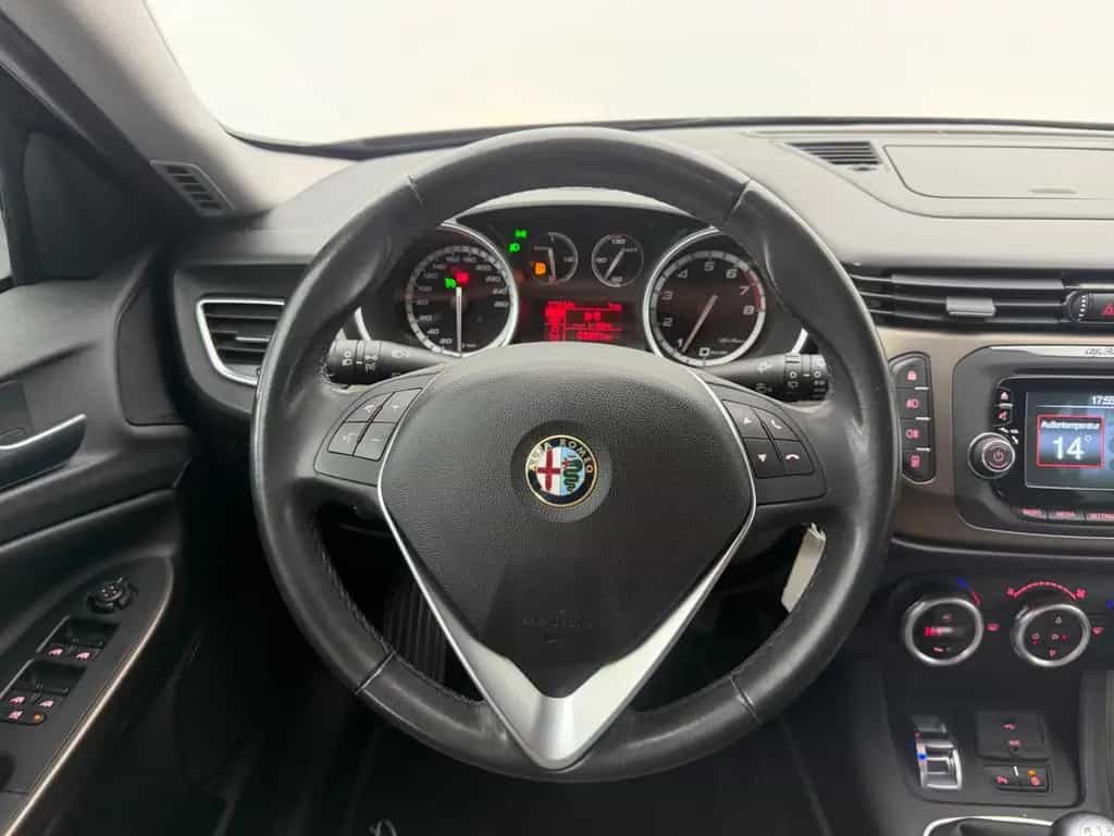 Alfa Romeo Giulietta Turismo 08/2014-photo-20