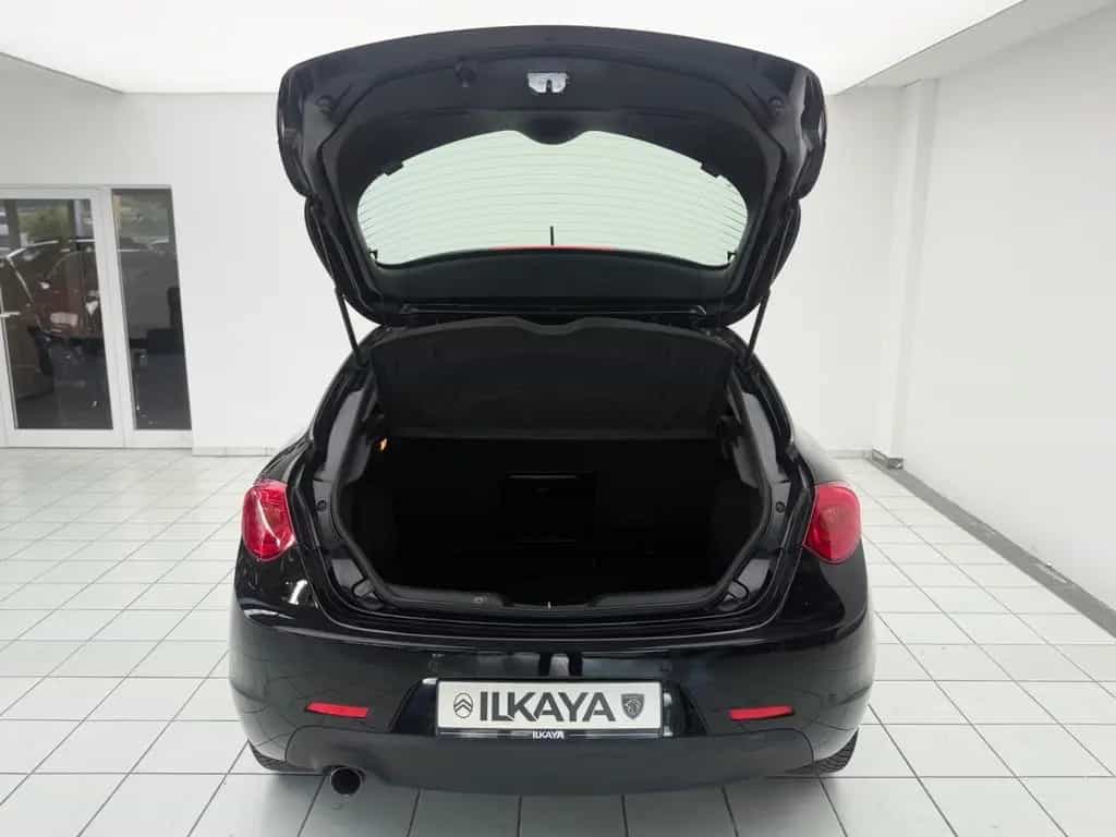 Alfa Romeo Giulietta Turismo 08/2014-photo-9