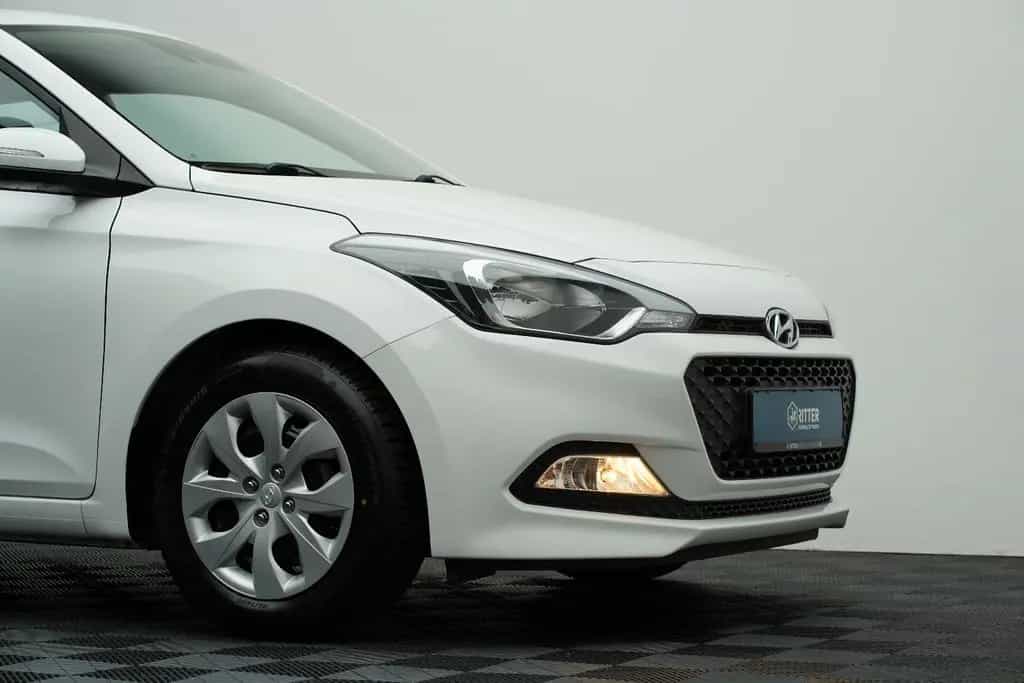 Hyundai i20 Trend Automatik Klima Tempomat PDC SHZ Temp. 03/2018-photo-10