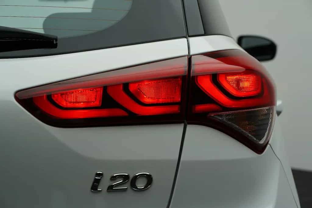 Hyundai i20 Trend Automatik Klima Tempomat PDC SHZ Temp. 03/2018-photo-11