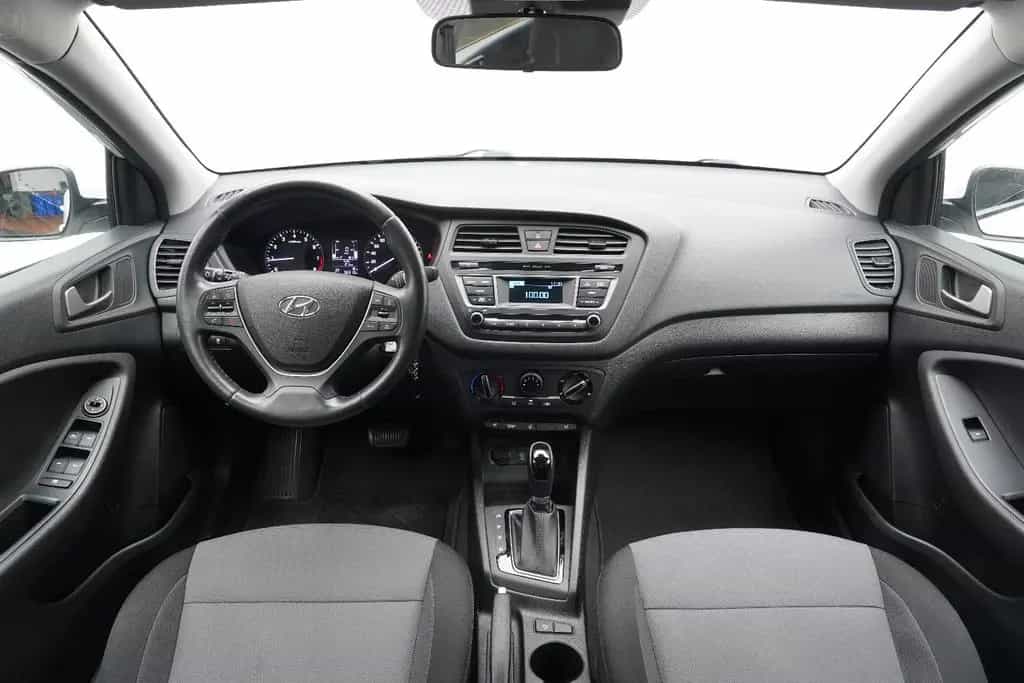 Hyundai i20 Trend Automatik Klima Tempomat PDC SHZ Temp. 03/2018-photo-16