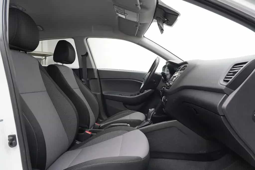 Hyundai i20 Trend Automatik Klima Tempomat PDC SHZ Temp. 03/2018-photo-19