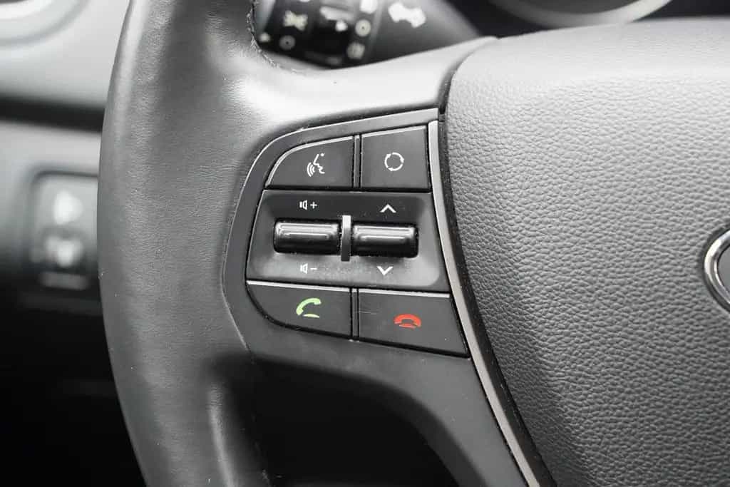 Hyundai i20 Trend Automatik Klima Tempomat PDC SHZ Temp. 03/2018-photo-23