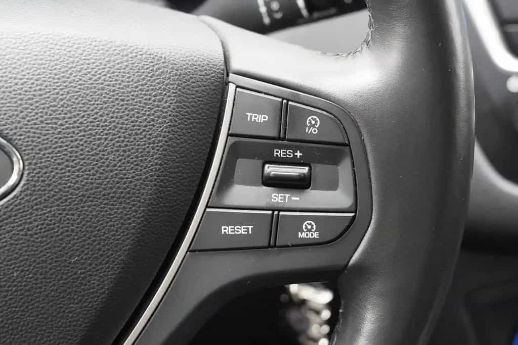 Hyundai i20 Trend Automatik Klima Tempomat PDC SHZ Temp. 03/2018-photo-24