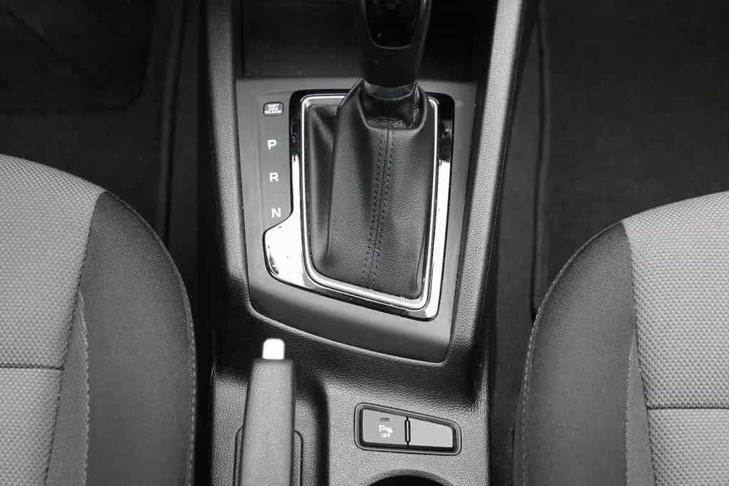 Hyundai i20 Trend Automatik Klima Tempomat PDC SHZ Temp. 03/2018-photo-28