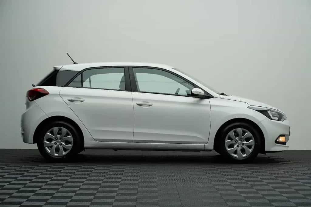 Hyundai i20 Trend Automatik Klima Tempomat PDC SHZ Temp. 03/2018-photo-3