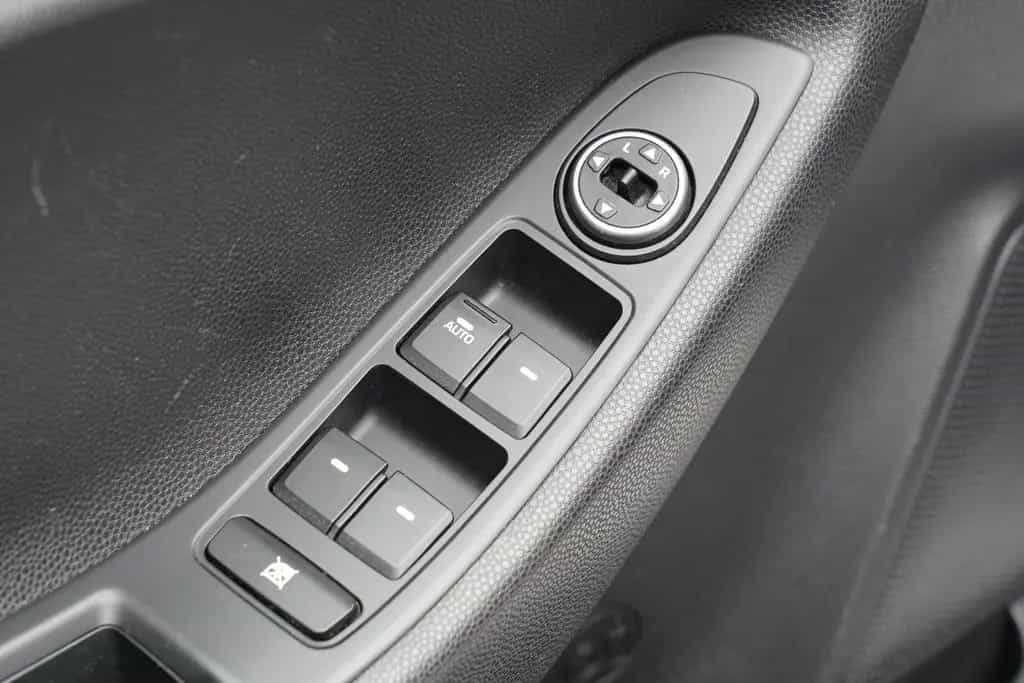 Hyundai i20 Trend Automatik Klima Tempomat PDC SHZ Temp. 03/2018-photo-31