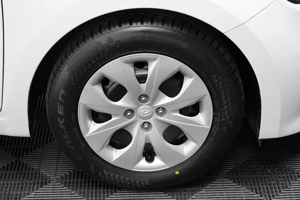 Hyundai i20 Trend Automatik Klima Tempomat PDC SHZ Temp. 03/2018-photo-33