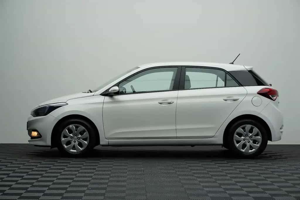 Hyundai i20 Trend Automatik Klima Tempomat PDC SHZ Temp. 03/2018-photo-4