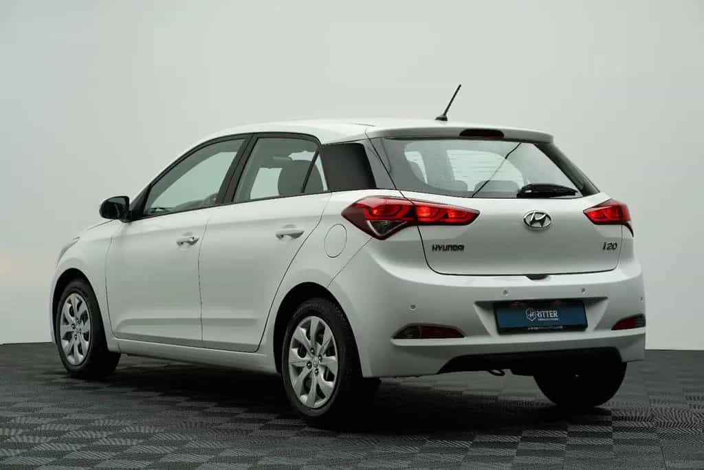 Hyundai i20 Trend Automatik Klima Tempomat PDC SHZ Temp. 03/2018-photo-5