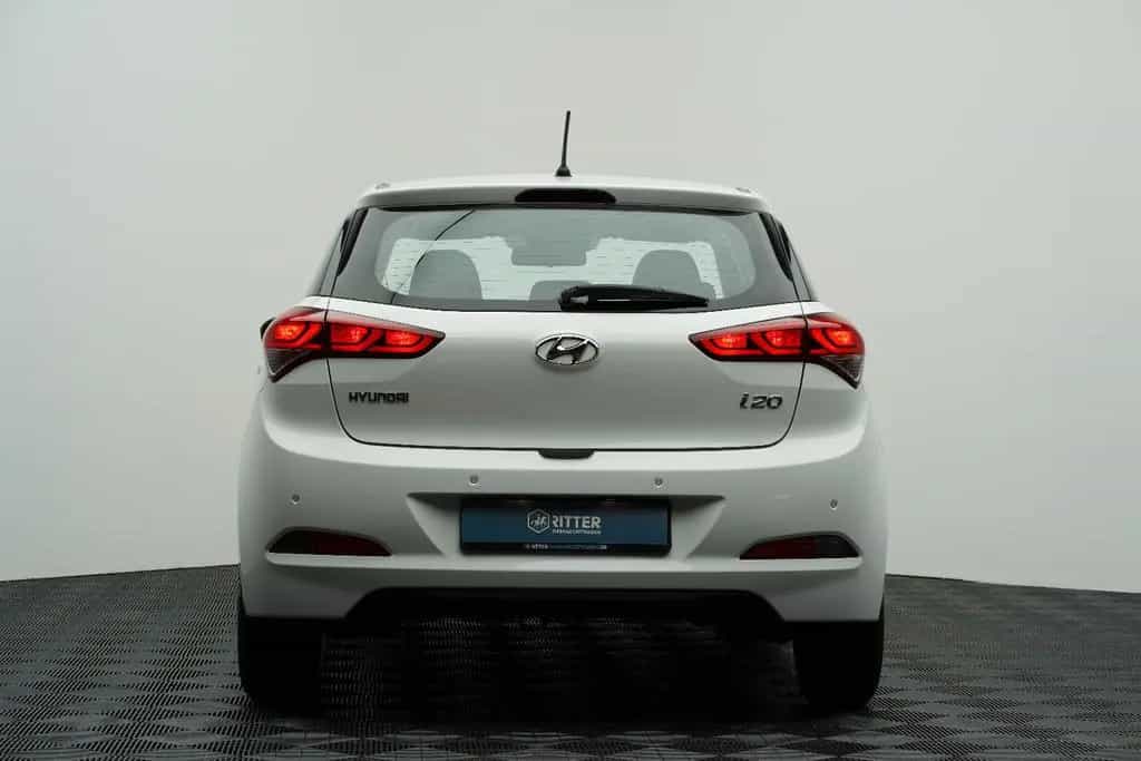 Hyundai i20 Trend Automatik Klima Tempomat PDC SHZ Temp. 03/2018-photo-6