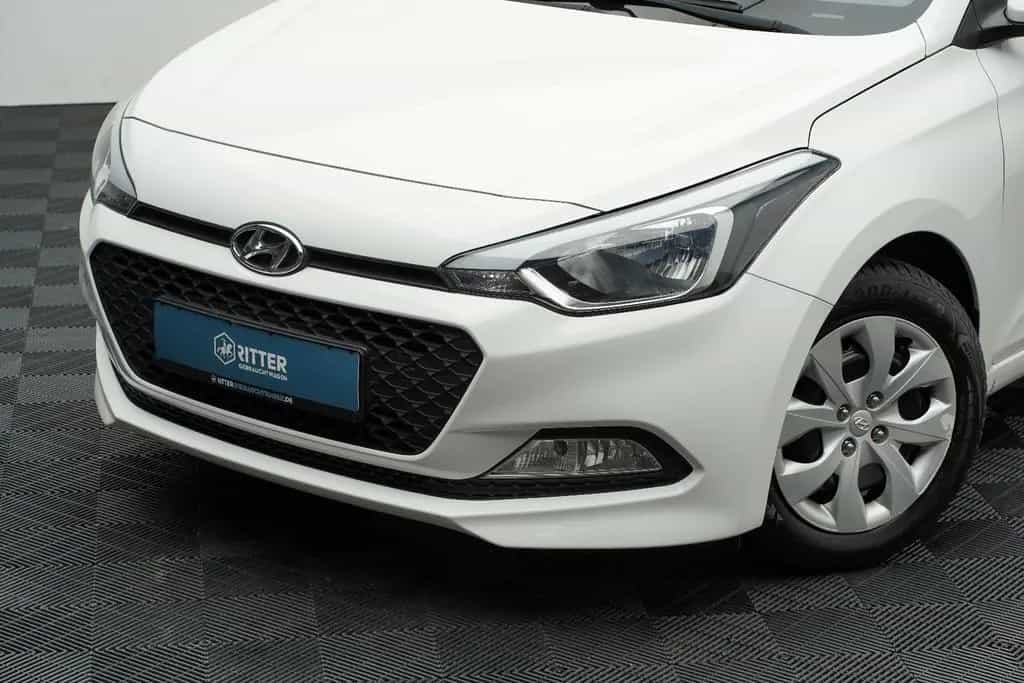 Hyundai i20 Trend Automatik Klima Tempomat PDC SHZ Temp. 03/2018-photo-9