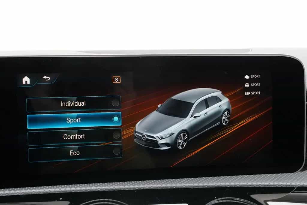 Mercedes-Benz A 180 Progressive LED MBUX Keyless SHZ Tempomat 03/2019-photo-31