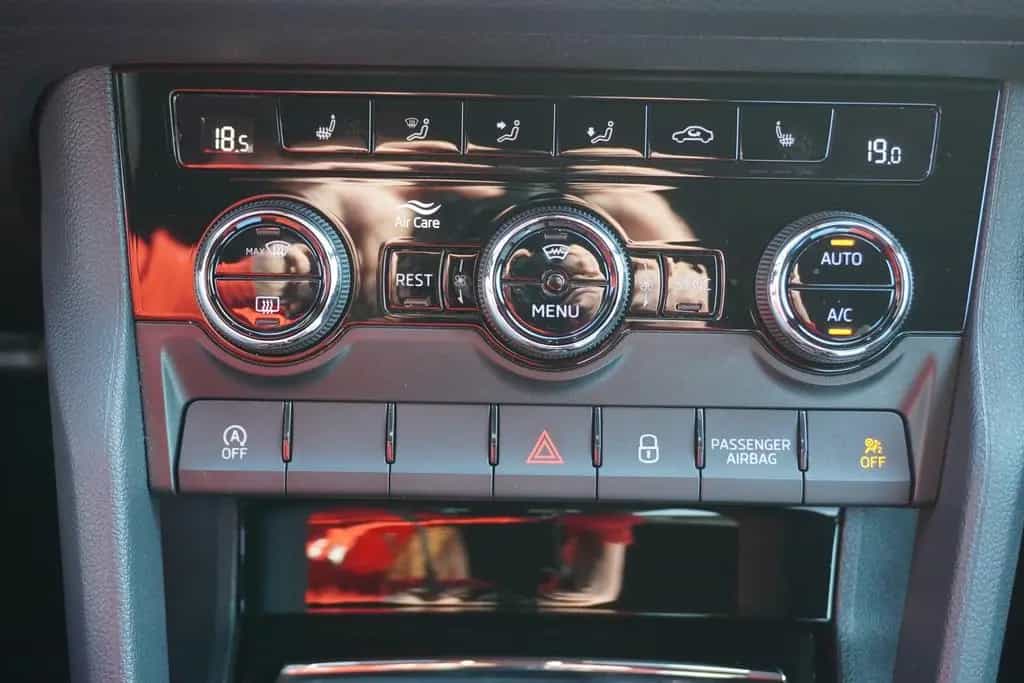 Skoda Kodiaq 1.5 TSI Sportline LED Navi 4x Sitzheizung 01/2020-photo-29