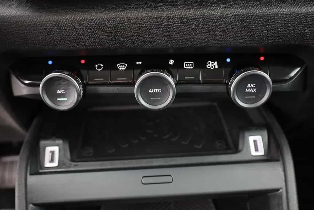 Citroën C4 PureTech 130 Aut. LED ACC Navi Kamera 11/2024-photo-11