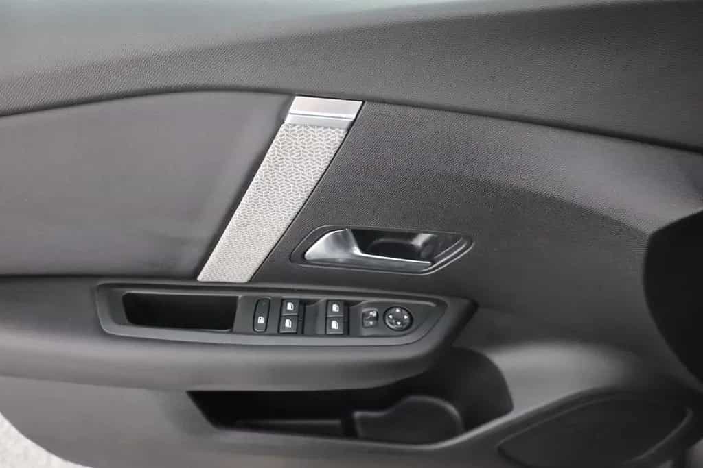 Citroën C4 PureTech 130 Aut. LED ACC Navi Kamera 11/2024-photo-21