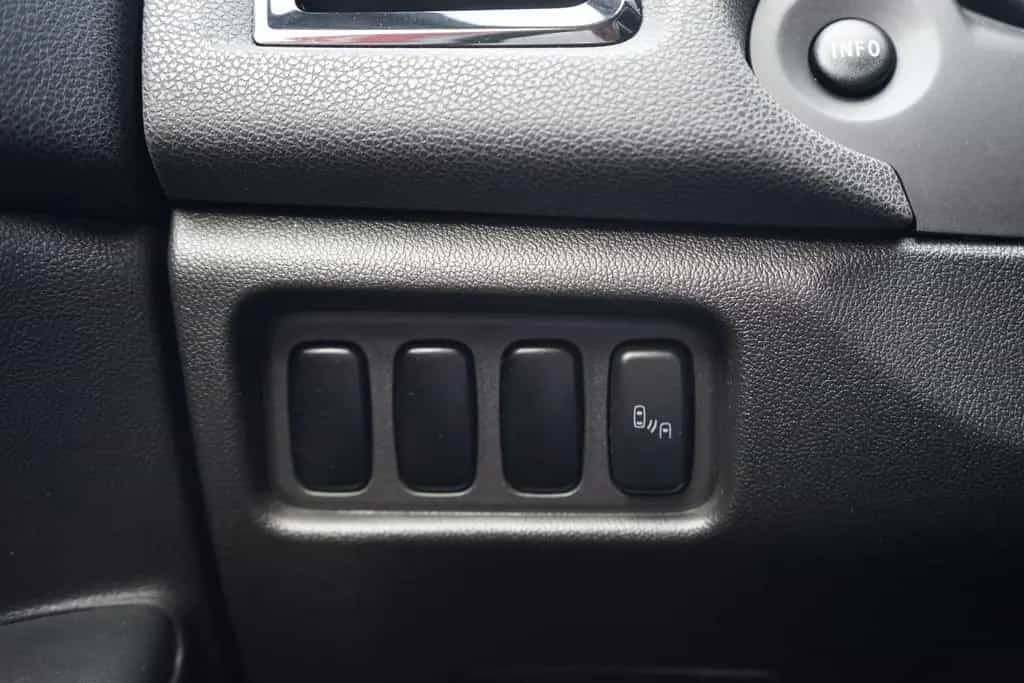 Mitsubishi ASX 2.0 MIVEC 2WD LED Totwinkel Navi Alcantara 10/2019-photo-28