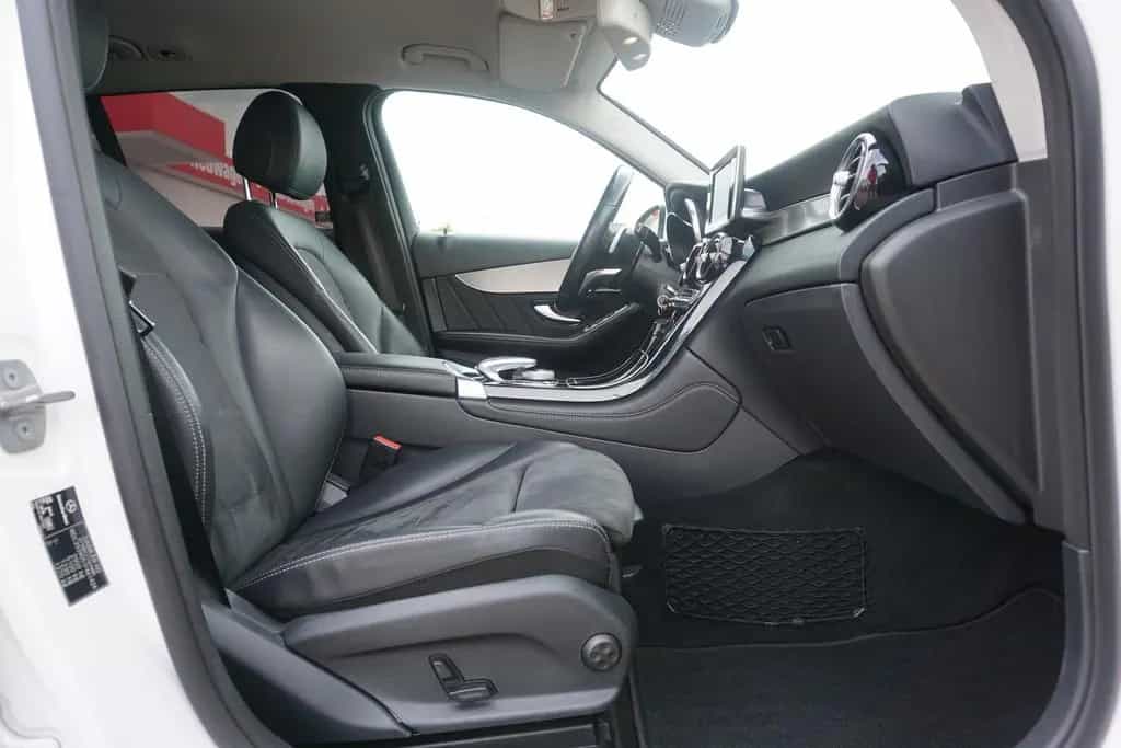 Mercedes-Benz GLC 200 GLC 220 d AMG Line 4Matic LED Navi Leder Kamera 05/2018-photo-11