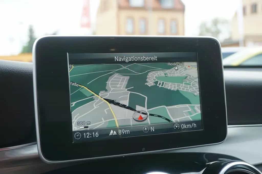 Mercedes-Benz GLC 200 GLC 220 d AMG Line 4Matic LED Navi Leder Kamera 05/2018-photo-12
