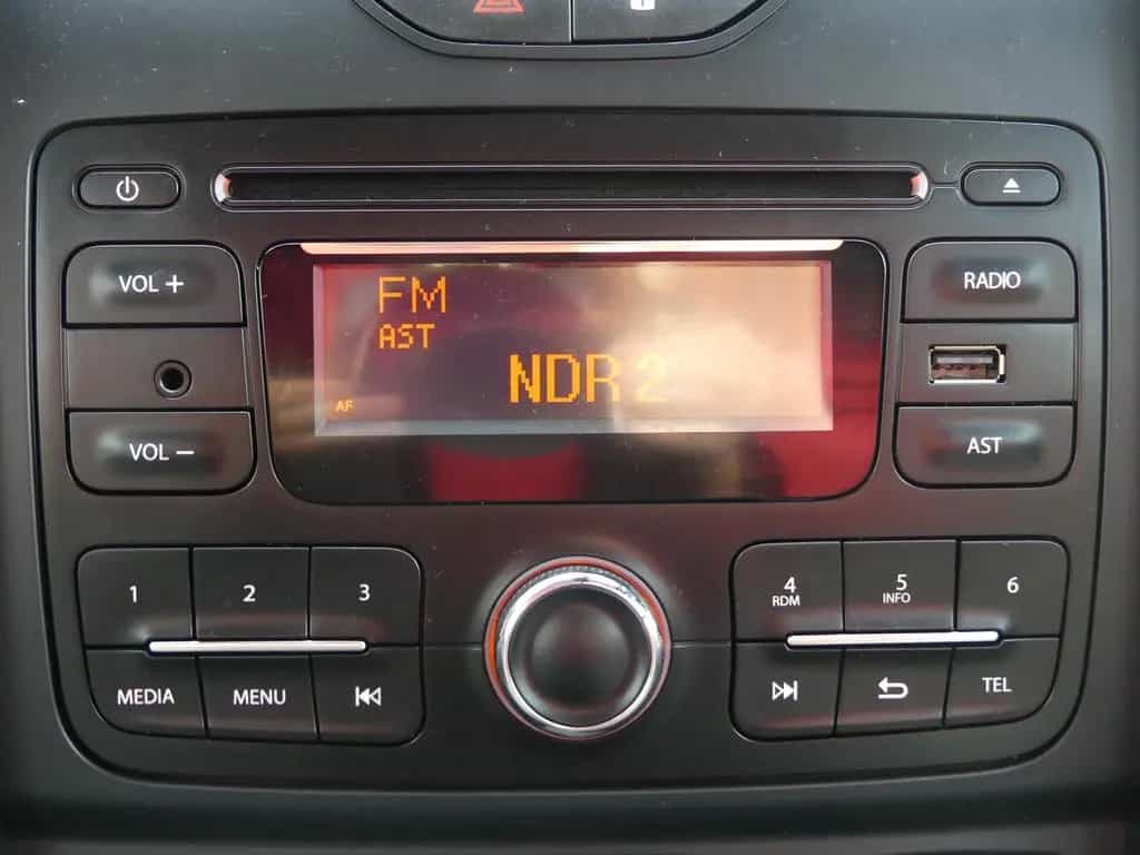 Dacia Duster 1.2 Laureate 4x2 Klima Tempomat USB AUX 09/2017-photo-10