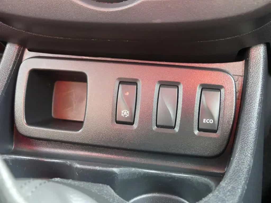 Dacia Duster 1.2 Laureate 4x2 Klima Tempomat USB AUX 09/2017-photo-14