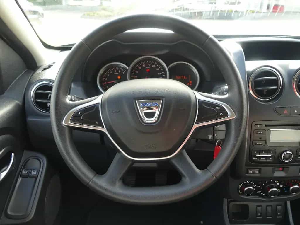 Dacia Duster 1.2 Laureate 4x2 Klima Tempomat USB AUX 09/2017-photo-16