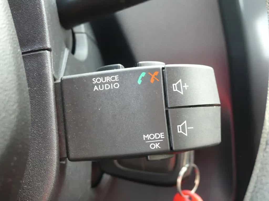 Dacia Duster 1.2 Laureate 4x2 Klima Tempomat USB AUX 09/2017-photo-21