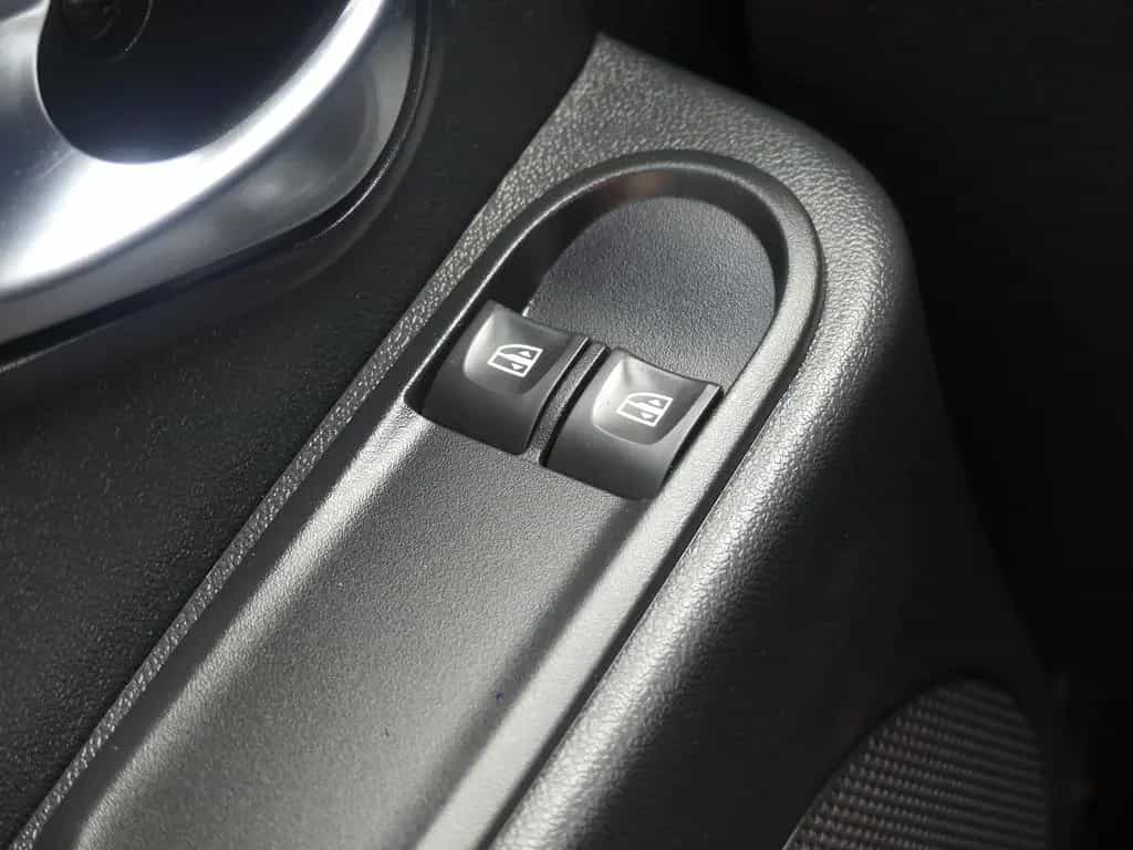 Dacia Duster 1.2 Laureate 4x2 Klima Tempomat USB AUX 09/2017-photo-24
