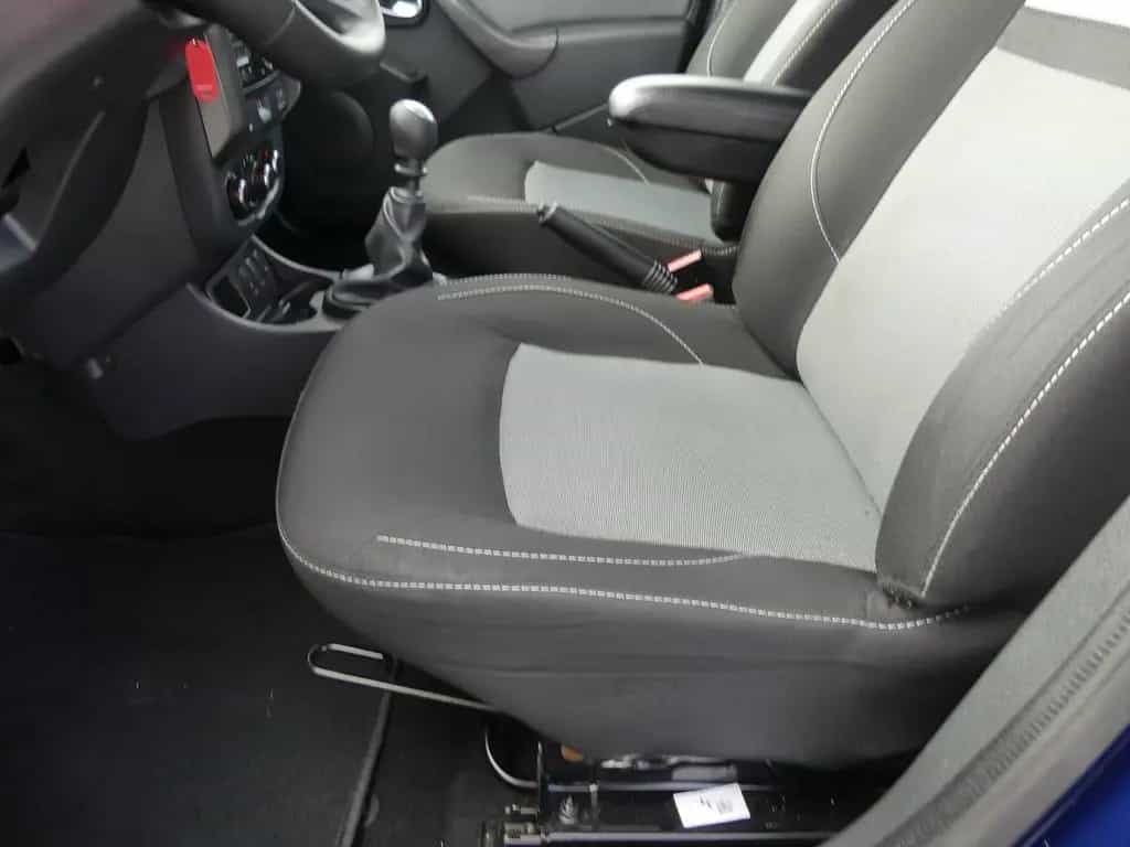 Dacia Duster 1.2 Laureate 4x2 Klima Tempomat USB AUX 09/2017-photo-25