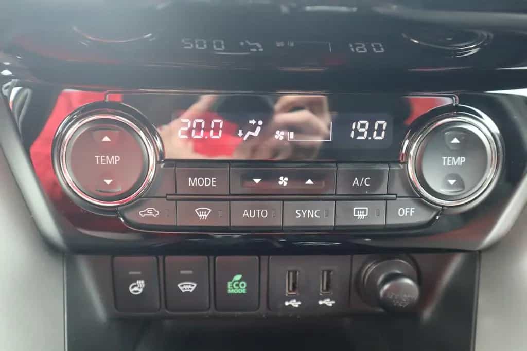 Mitsubishi Eclipse Cross 1.5 T-MIVEC 360° Head-Up AHK AWD 03/2018-photo-24