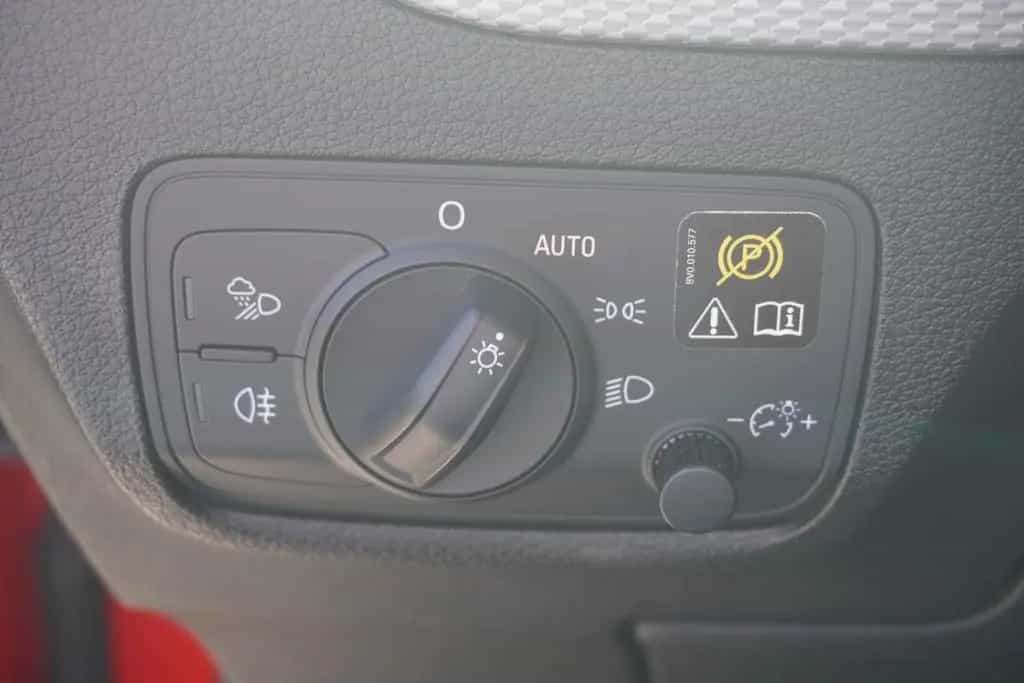 Audi Q2 1.4 TFSI LED Navi Sitzheizung AHK Kamera PDC 07/2018-photo-21