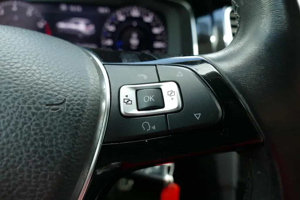 Volkswagen Golf VII 1.4 TSI Highline R-Line LED App Connect 12/2017-photo-9