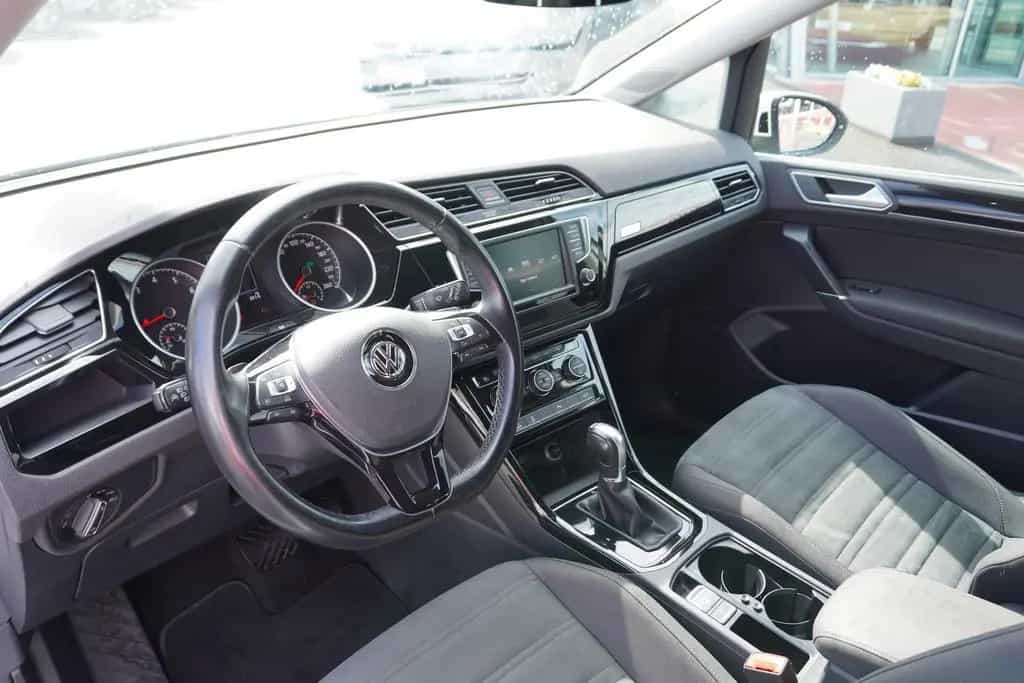 Volkswagen Touran 1.8 Highline Totwinkel ACC AHK Spurhalte 01/2017-photo-11