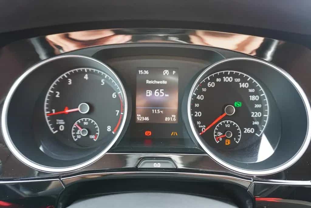 Volkswagen Touran 1.8 Highline Totwinkel ACC AHK Spurhalte 01/2017-photo-17