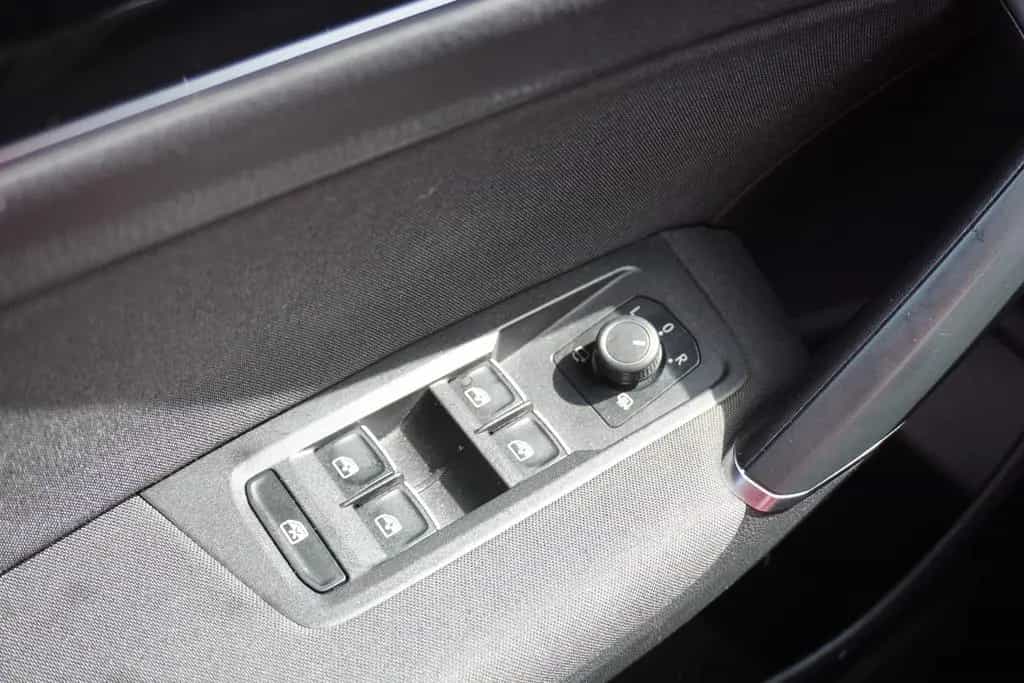 Volkswagen Touran 1.8 Highline Totwinkel ACC AHK Spurhalte 01/2017-photo-23