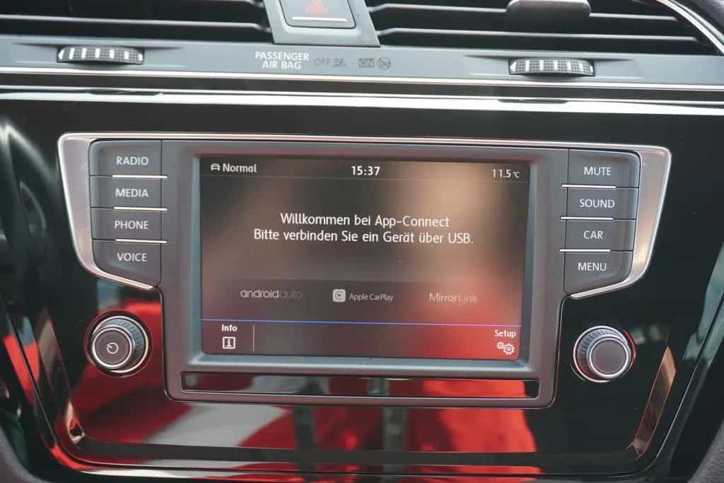 Volkswagen Touran 1.8 Highline Totwinkel ACC AHK Spurhalte 01/2017-photo-24