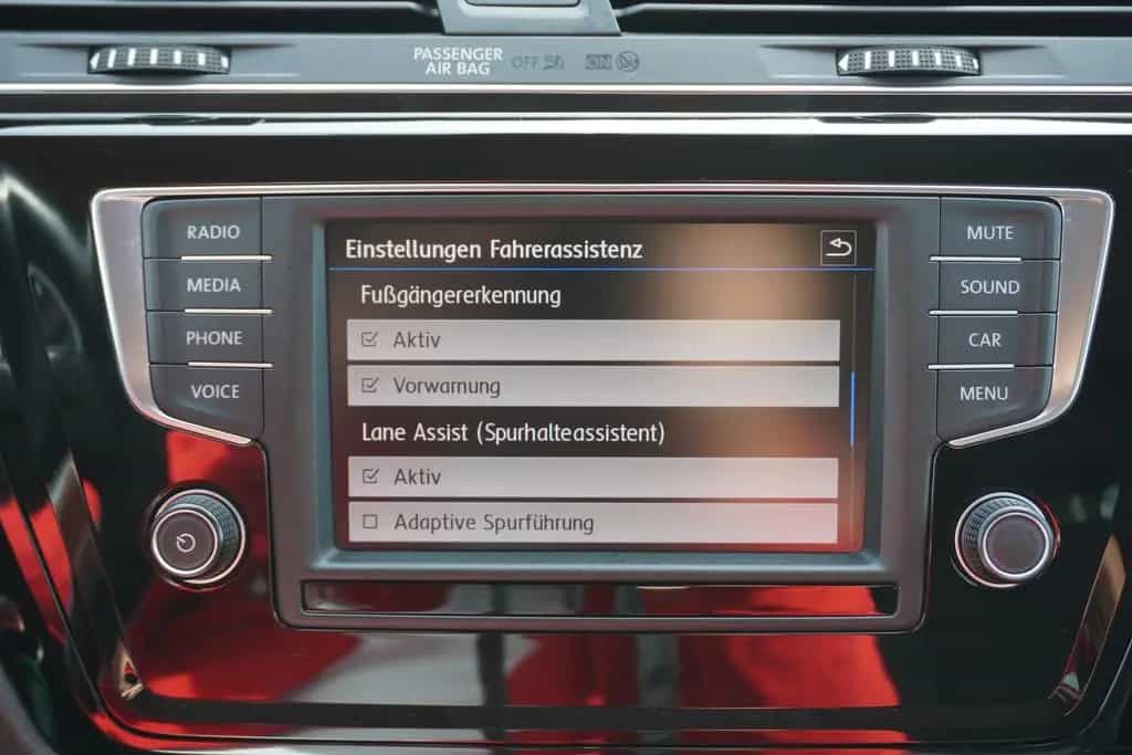 Volkswagen Touran 1.8 Highline Totwinkel ACC AHK Spurhalte 01/2017-photo-27